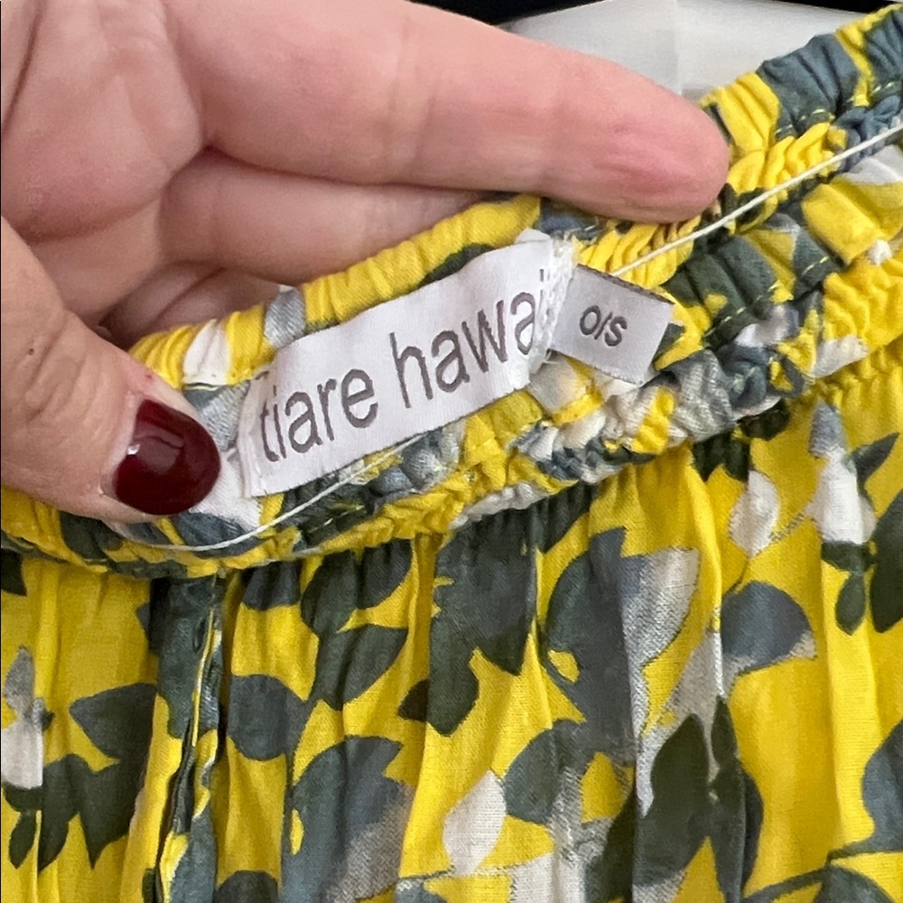 Tiare Hawaii Asymmetrical Skirt set in Yellow and Gray Floral - Picture 6 of 13
